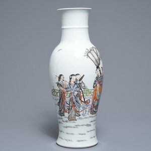 A Chinese famille rose vase with ladies in a garden, Ju Ren Tang mark, 20th C. — photo 2
