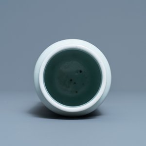 A Chinese famille rose vase with ladies in an interior, Republic — photo 6