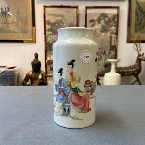 A Chinese famille rose vase with ladies in an interior, Republic — photo 7