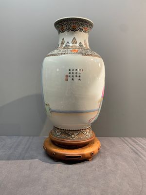 A Chinese famille rose vase with ladies on wooden stand, Qianlong mark, Republic — photo 1