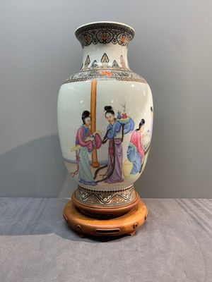 A Chinese famille rose vase with ladies on wooden stand, Qianlong mark, Republic — photo 2