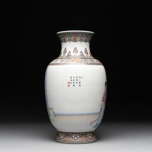 A Chinese famille rose vase with ladies on wooden stand, Qianlong mark, Republic — photo 4