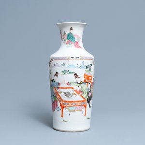 A Chinese famille rose vase with ladies playing go, Yongzheng — 照片 1