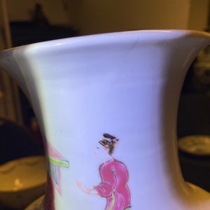 A Chinese famille rose vase with ladies playing go, Yongzheng — 照片 11