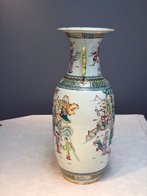 A Chinese famille rose vase with narrative design, 19th C. — photo 2