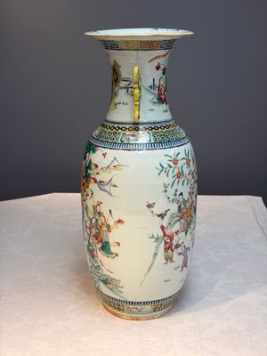 A Chinese famille rose vase with narrative design, 19th C. — photo 4