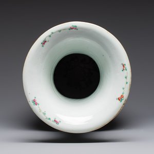 A Chinese famille rose vase with narrative design, 19th C. — photo 5