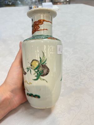 A Chinese famille rose vase with narrative design and a famille verte vase, Qianlong mark, 19th C. — photo 14