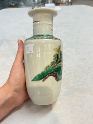 A Chinese famille rose vase with narrative design and a famille verte vase, Qianlong mark, 19th C. — photo 15