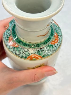 A Chinese famille rose vase with narrative design and a famille verte vase, Qianlong mark, 19th C. — photo 19