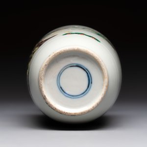 A Chinese famille rose vase with narrative design and a famille verte vase, Qianlong mark, 19th C. — photo 13