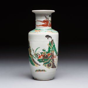 A Chinese famille rose vase with narrative design and a famille verte vase, Qianlong mark, 19th C. — photo 8