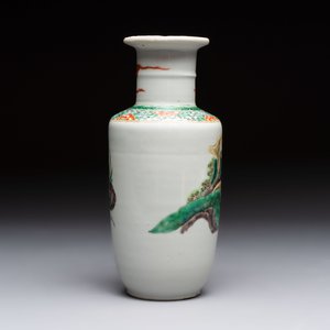 A Chinese famille rose vase with narrative design and a famille verte vase, Qianlong mark, 19th C. — photo 10