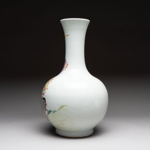 A Chinese famille rose vase with narrative design, Republic — photo 2