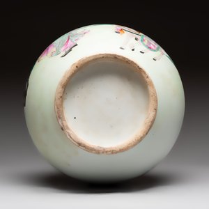 A Chinese famille rose vase with narrative design, Republic — photo 6