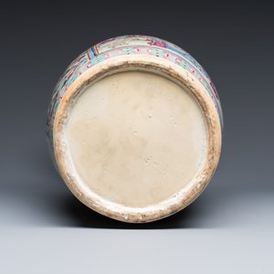A Chinese famille rose vase with narrative design — foto 8
