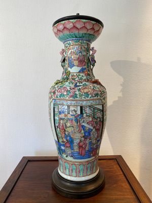A Chinese famille rose vase with phoenix-shaped handles, 19th C. — 照片 1