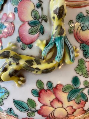 A Chinese famille rose vase with phoenix-shaped handles, 19th C. — 照片 8