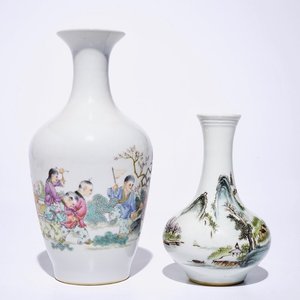 A Chinese famille rose vase with playing boys and a qianjiang cai landscape vase, 20th C — photo 1