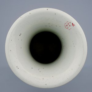A Chinese famille rose vase with playing boys and a sleeping teacher, 19/20th C. — photo 5