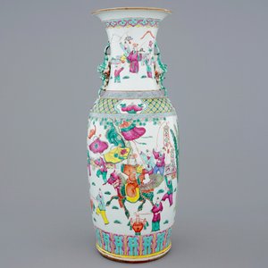 A Chinese famille rose vase with playing children, 19th C. — 照片 1
