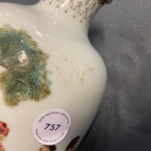 A Chinese famille rose vase with scholars and their servants, Qianlong mark, Republic — 照片 7