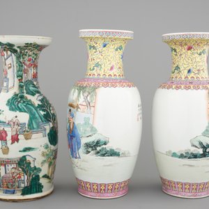A Chinese famille rose vase with silk production scene, 19th C. and a pair of 20th C. Mulan vases — photo 2