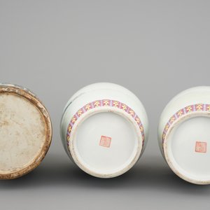 A Chinese famille rose vase with silk production scene, 19th C. and a pair of 20th C. Mulan vases — photo 6