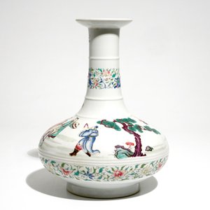 A Chinese famille rose vase with the eight immortals, 20th C. — photo 4