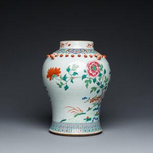A Chinese famille rose vase with wooden cover, 19th C. — 照片 5