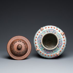 A Chinese famille rose vase with wooden cover, 19th C. — 照片 6