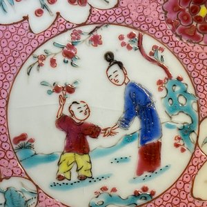 A Chinese famille rose VOC-cup, a Pronk-cup and two cups and saucers, Yongzheng/Qianlong — photo 28