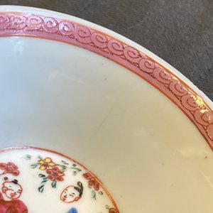 A Chinese famille rose VOC-cup, a Pronk-cup and two cups and saucers, Yongzheng/Qianlong — photo 34