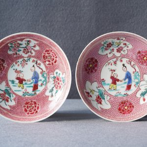 A Chinese famille rose VOC-cup, a Pronk-cup and two cups and saucers, Yongzheng/Qianlong — photo 41