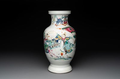 A Chinese famille rose 'warriors on horseback' vase, 18/19th C.