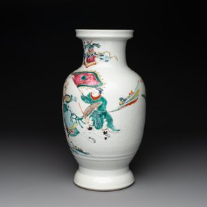 A Chinese famille rose 'warriors on horseback' vase, 18/19th C. — photo 2