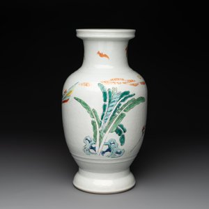 A Chinese famille rose 'warriors on horseback' vase, 18/19th C. — photo 3