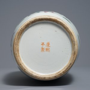 A Chinese famille rose 'warriors' vase, Kangxi mark, 19th C. — 照片 6