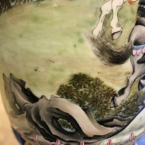 A Chinese famille rose warriors vase, Qianlong mark, Republic, 20th C. — 照片 12