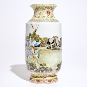 A Chinese famille rose warriors vase, Qianlong mark, Republic, 20th C. — 照片 5