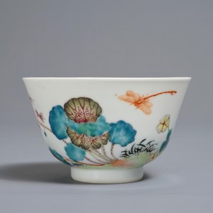 A Chinese famille rose wine cup, Shen De Tang Zhi mark, 20th C. — 照片 2