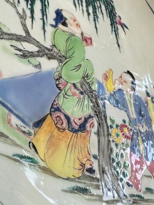 A Chinese famille rose 'Wine Drinking Sage and Attendant' dish, Yongzheng — foto 7