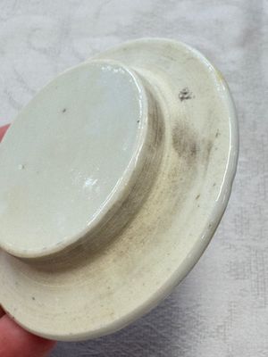 A Chinese famille rose wine pot and a pair of covered wine warming bowls with cups, Qianlong and Wang Fulong Zhi 汪福隆制 marks, 19/20th C. — photo 15