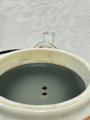 A Chinese famille rose wine pot and a pair of covered wine warming bowls with cups, Qianlong and Wang Fulong Zhi 汪福隆制 marks, 19/20th C. — photo 16