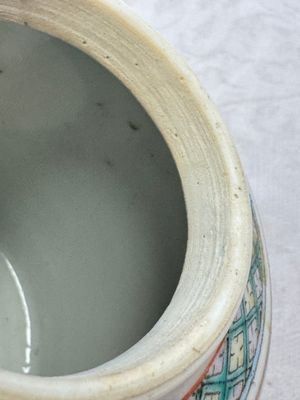 A Chinese famille rose wine pot and a pair of covered wine warming bowls with cups, Qianlong and Wang Fulong Zhi 汪福隆制 marks, 19/20th C. — photo 17