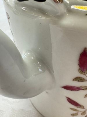 A Chinese famille rose wine pot and a pair of covered wine warming bowls with cups, Qianlong and Wang Fulong Zhi 汪福隆制 marks, 19/20th C. — photo 20