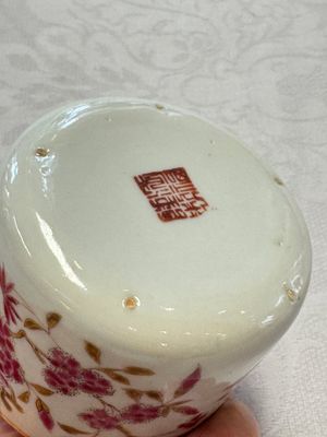 A Chinese famille rose wine pot and a pair of covered wine warming bowls with cups, Qianlong and Wang Fulong Zhi 汪福隆制 marks, 19/20th C. — photo 44