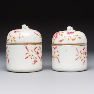 A Chinese famille rose wine pot and a pair of covered wine warming bowls with cups, Qianlong and Wang Fulong Zhi 汪福隆制 marks, 19/20th C. — photo 11