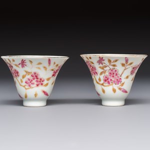 A Chinese famille rose wine pot and a pair of covered wine warming bowls with cups, Qianlong and Wang Fulong Zhi 汪福隆制 marks, 19/20th C. — photo 15