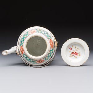 A Chinese famille rose wine pot and a pair of covered wine warming bowls with cups, Qianlong and Wang Fulong Zhi 汪福隆制 marks, 19/20th C. — photo 6